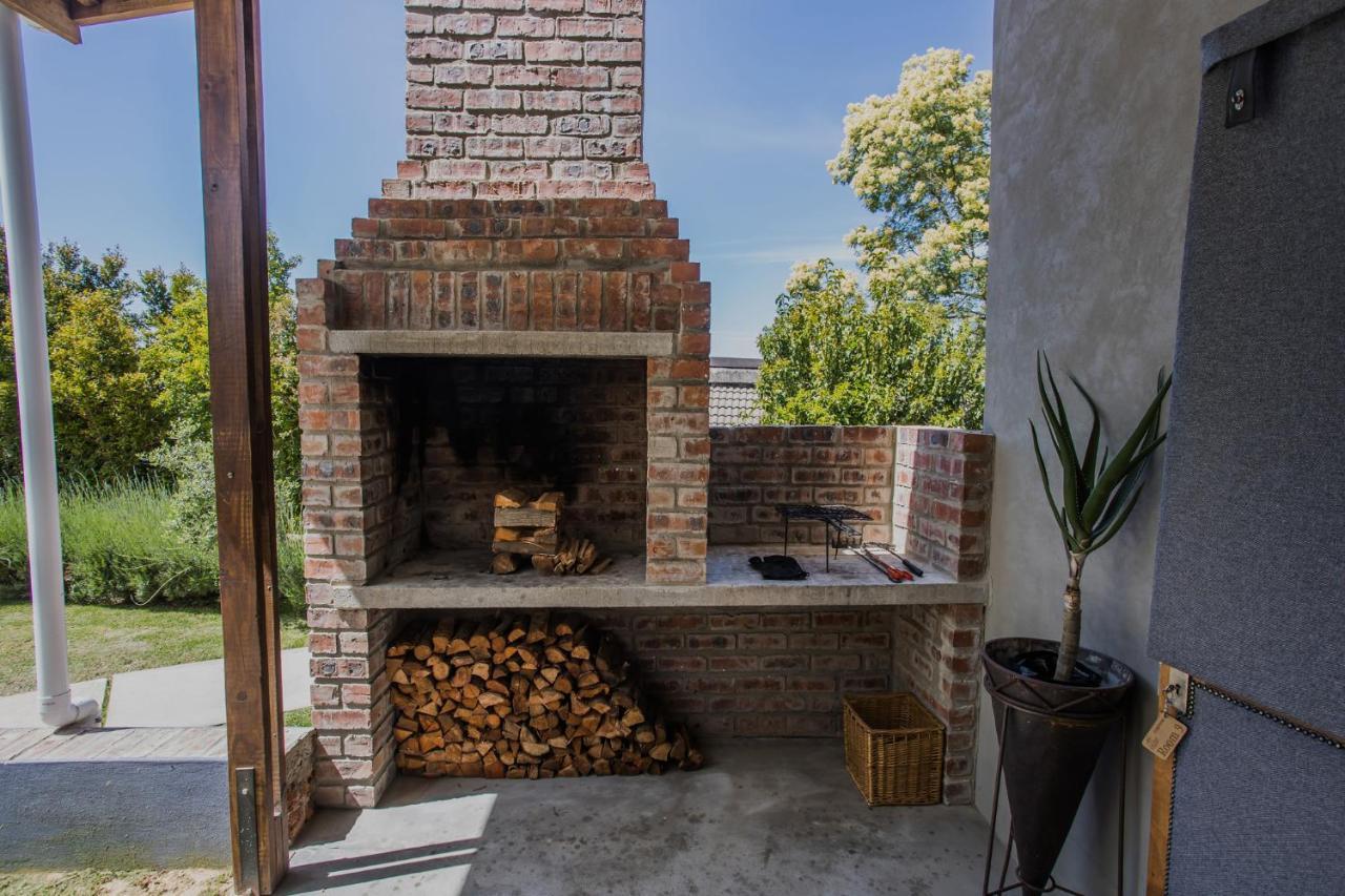 A Hilltop Country Retreat Swellendam Bagian luar foto