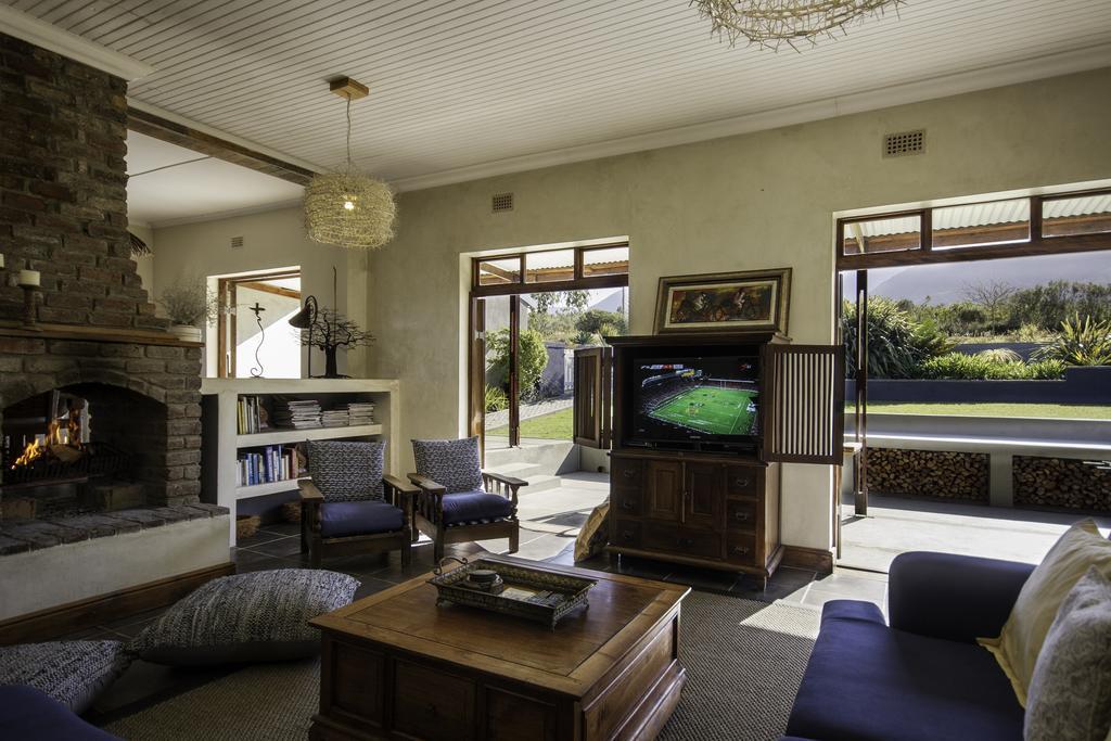A Hilltop Country Retreat Swellendam Bagian luar foto